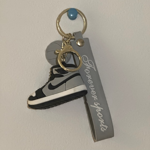 Nike sneakers keychains - Picture 3 of 3
